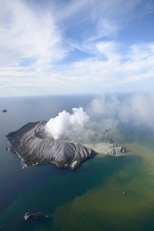 新西兰火山:一场事先警告的喷发,与灰烬笼罩